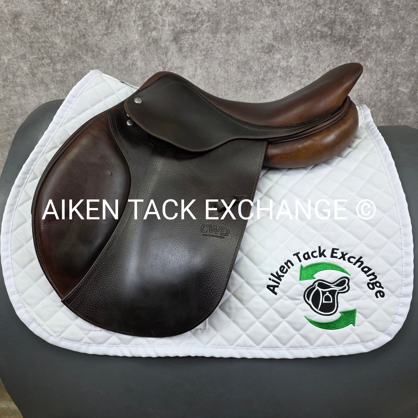 **SOLD** 2012 CWD SE02 Close Contact Jump Saddle, 16.5" Seat, 2L Flap, Medium Tree, Foam Panels