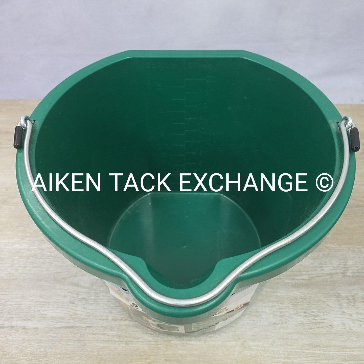 Farm Innovators Heated Flat Back Bucket, 5 Gal