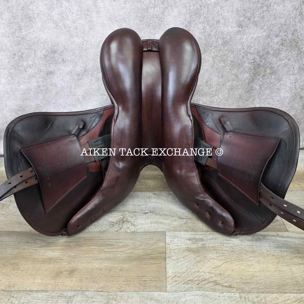 **SOLD** 2021 County Solution Monoflap Jump Saddle, 17.5" Seat, Medium Narrow Tree, Wool Flocked Panels