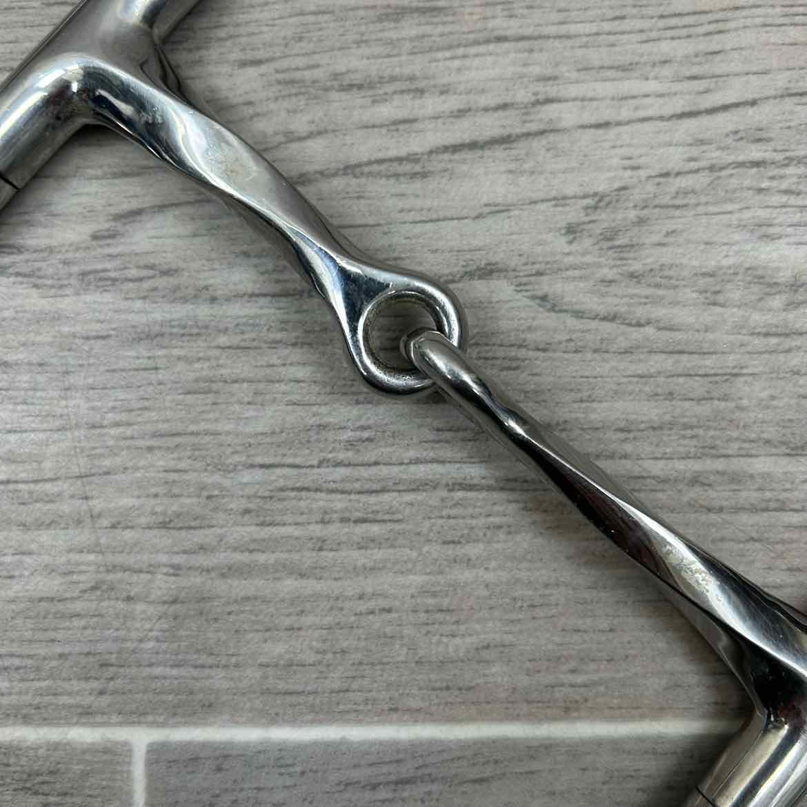 Twisted Single Joint D Ring Bit 5.5"