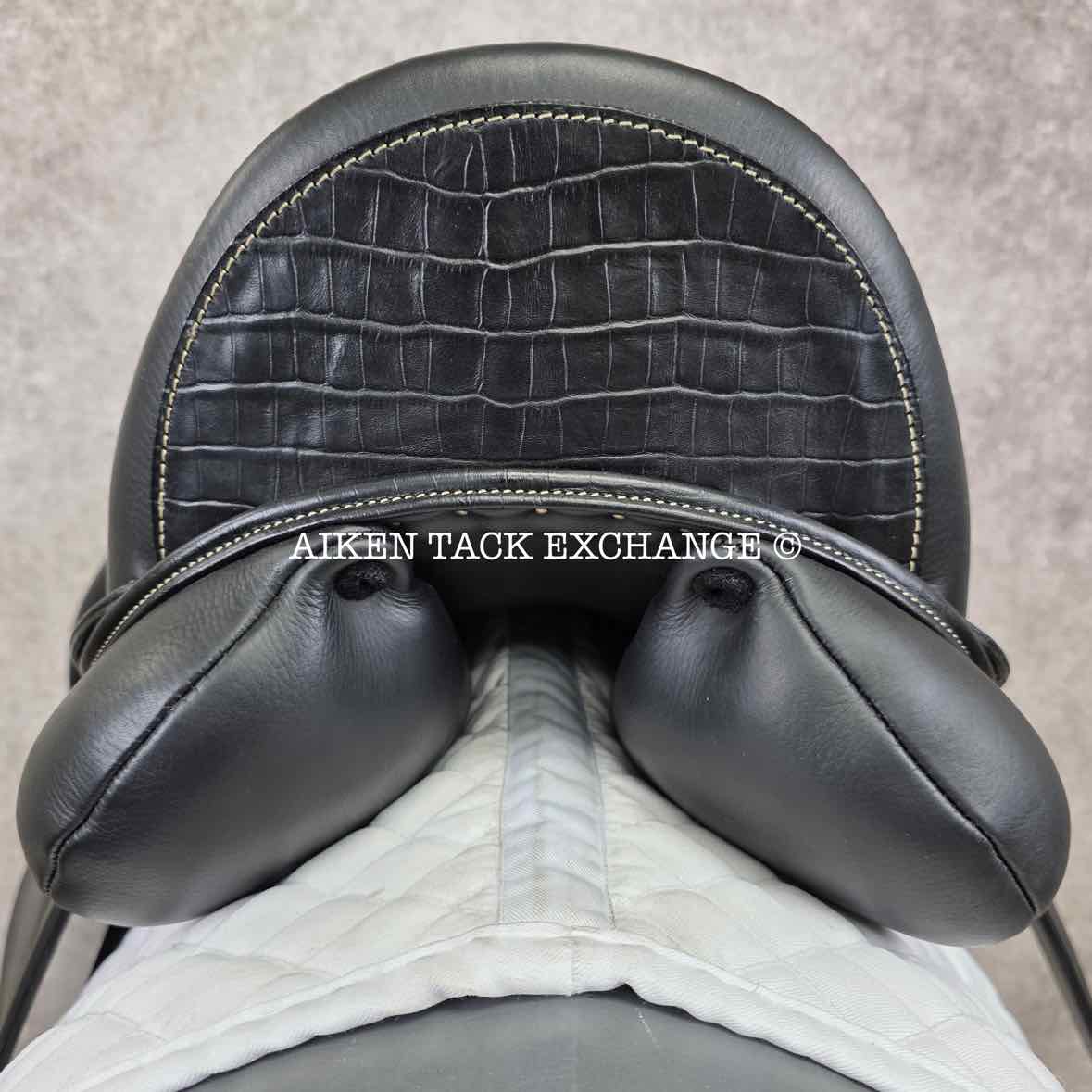 2023 MaxFlex Savannah Dressage Saddle, 17.5" Seat, XX-Wide Tree, Wool Flocked Panels