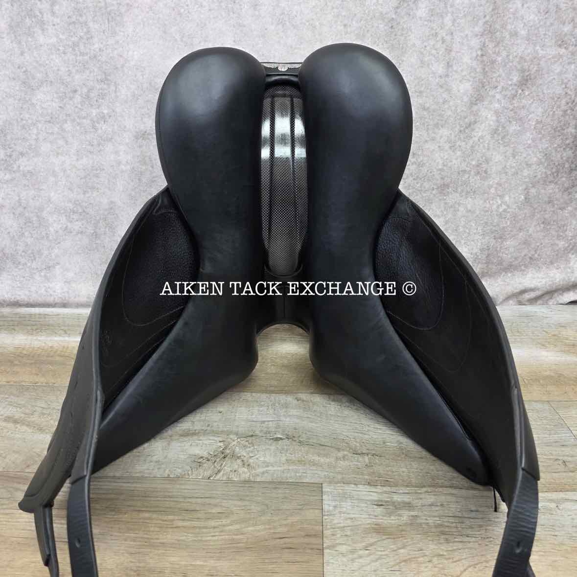 2017 Devoucoux Makila Harmonie Dressage Saddle, 17.5" Seat, Medium Tree, D3D Panels, Full Buffalo Leather