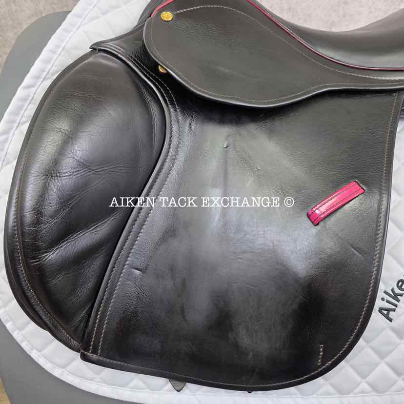 2021 County Innovation Jump Saddle, 18" Seat, Forward Flap, Medium Narrow Tree, Wool Flocked Panels
