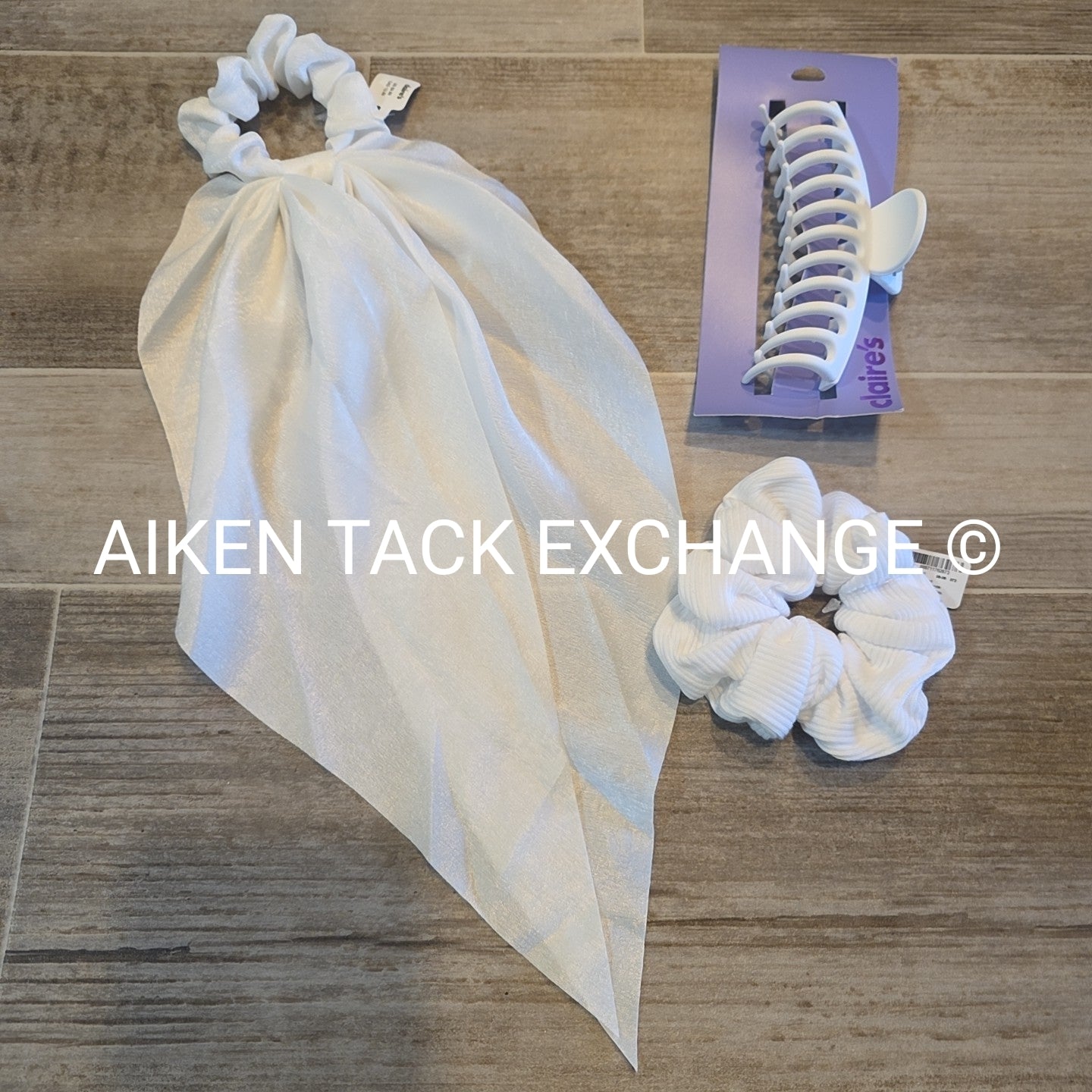 Claire's Hair Bundle - 2 Scrunchies, 1 Claw Clip