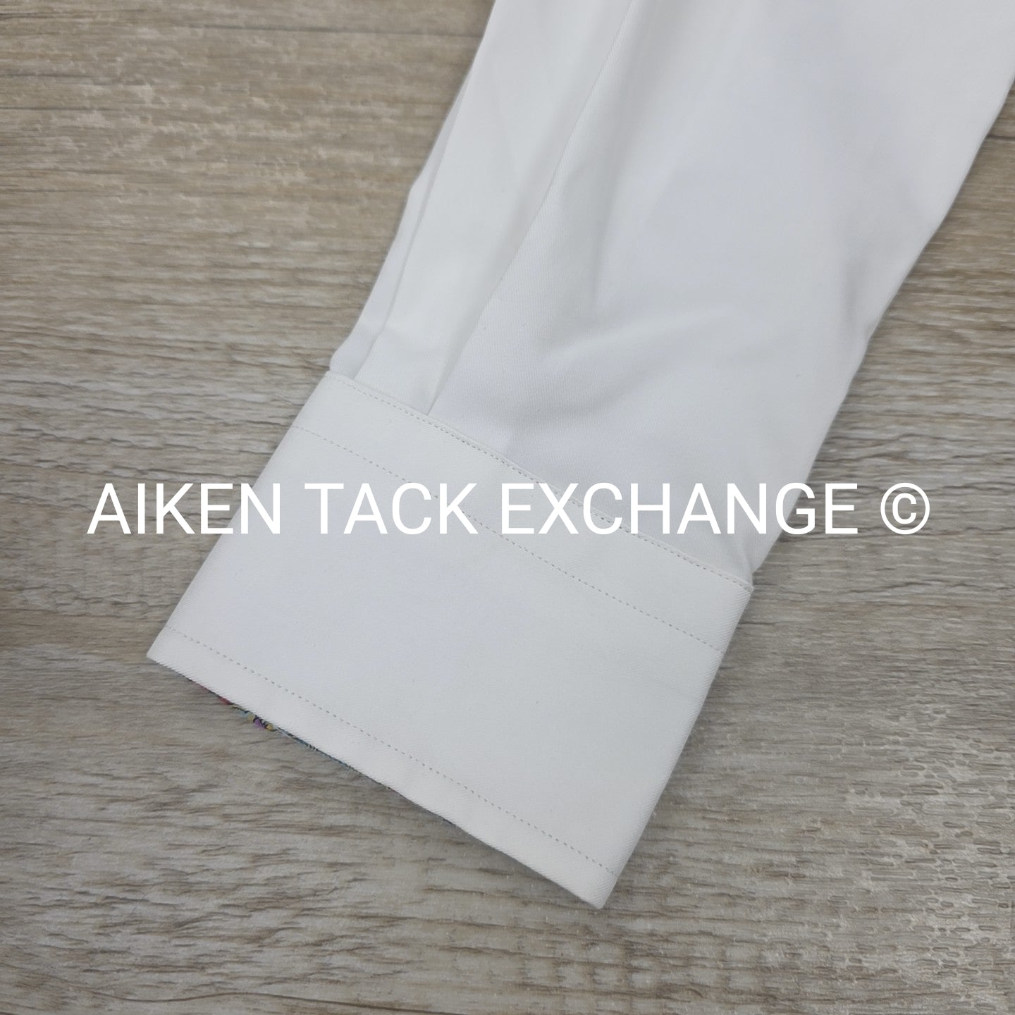 Essex Classics Long Sleeve Show Shirt, Size Medium