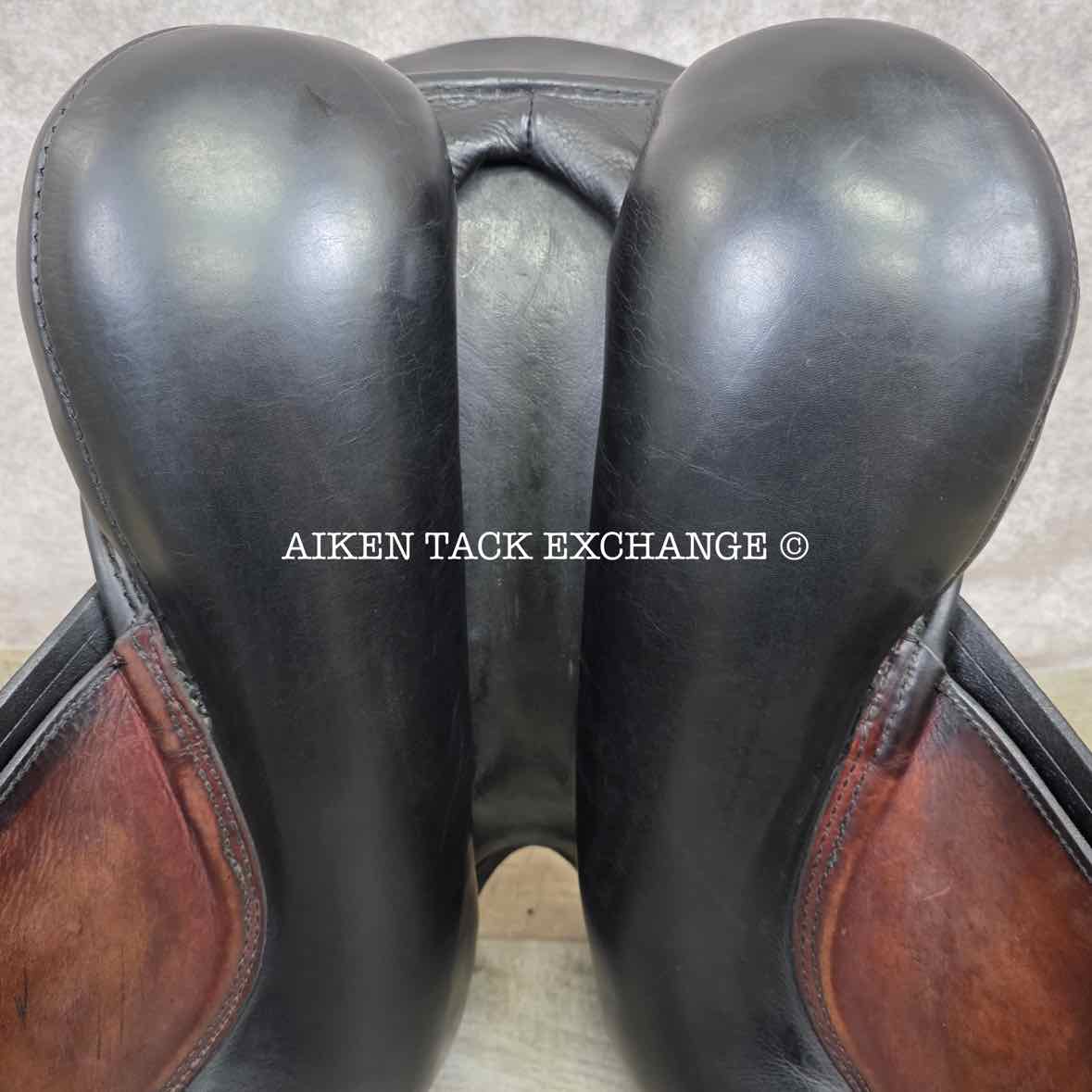 2003 Hennig Dressage Saddle, 17" Seat, Medium Narrow Tree, Wool Flocked Panels