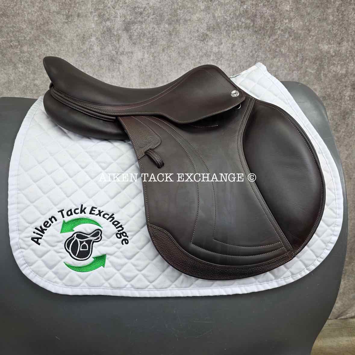 2024 CWD SE01 Close Contact Jump Saddle, 17" Seat, 3CH Flap, Medium Tree, Foam Panels, Full Buffalo Leather