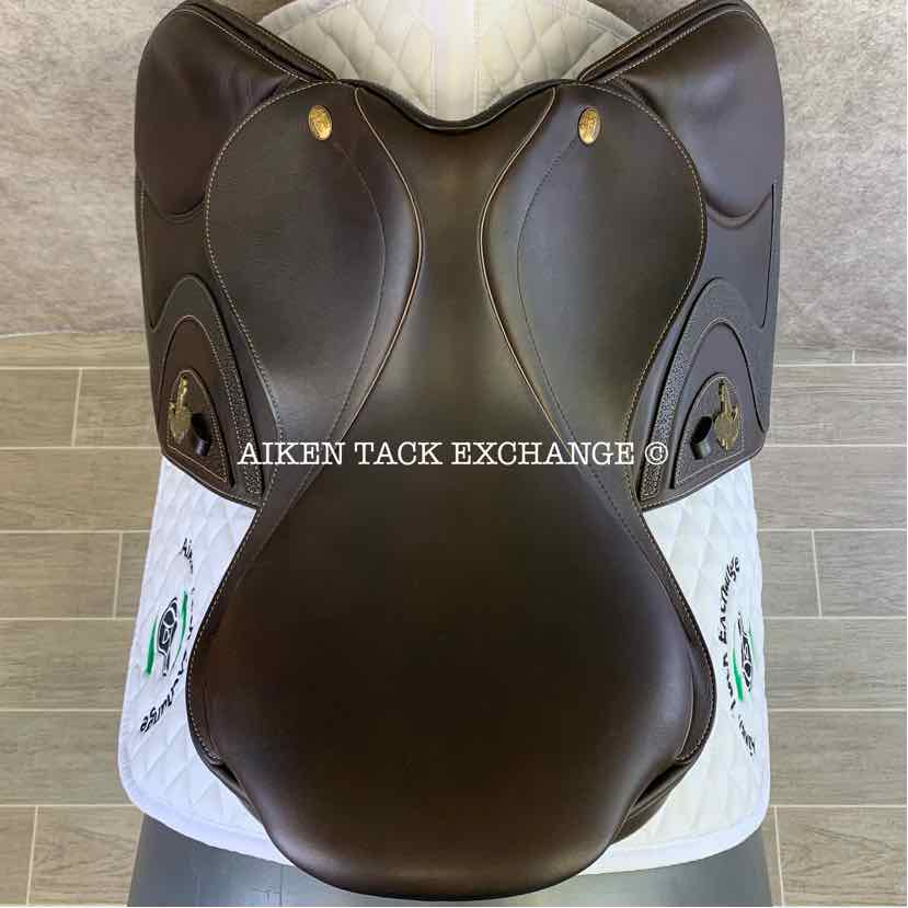 **SOLD** 2022 Fairfax World Class Dual Flap Jump Saddle, 17.5" Seat, Adjustable Tree - Changeable Gullet, Wool Flocked Panels