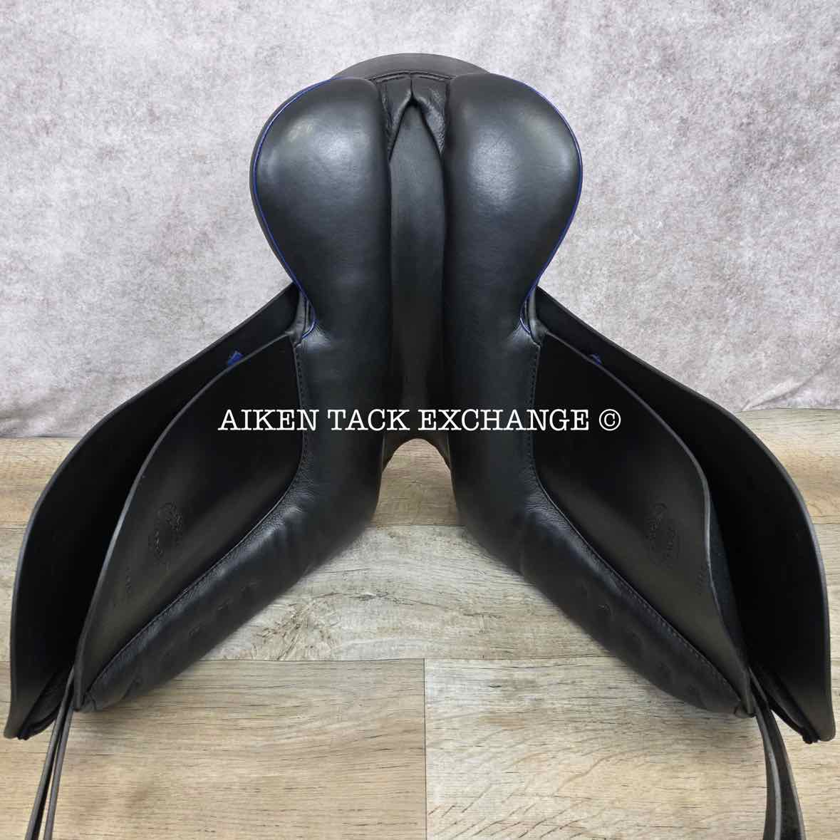 **SOLD** 2022 Passier BluStyle Dressage Saddle, 17.5" Seat, Medium Wide Tree, Wool Flocked Panels