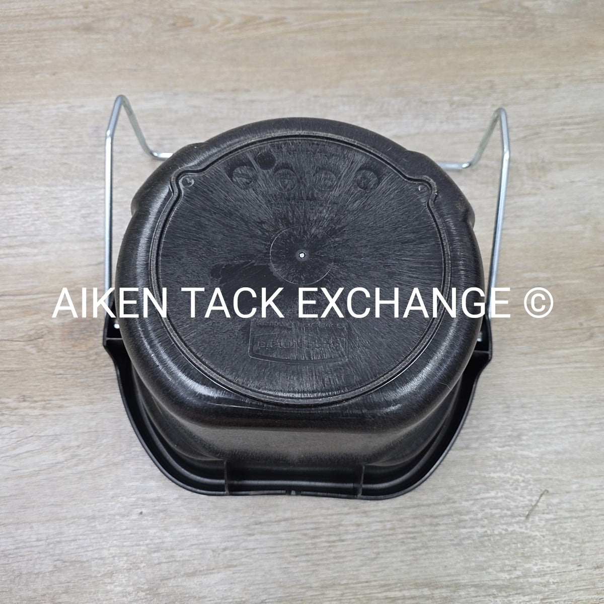 BRUTE 2 Gallon 3-in-1 Flat Back Bucket