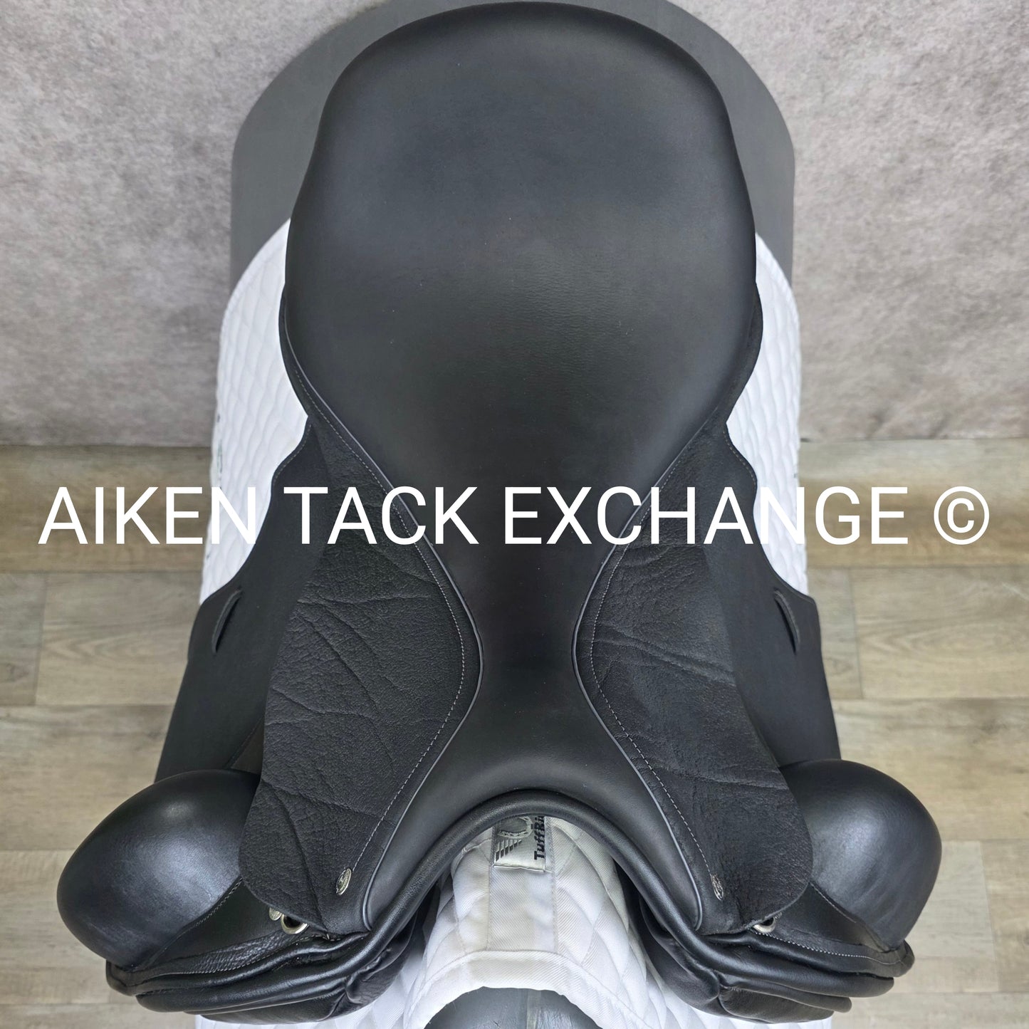 2023 Custom Saddlery Wolfgang Gemini R Monoflap Dressage Saddle, 18" Seat, Adjustable Tree, Wool Flocked Panels