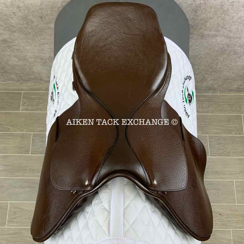 BT Crump Intimate Close Contact Jump Saddle, 17.5" Seat, Medium Wide Tree, Foam Panels