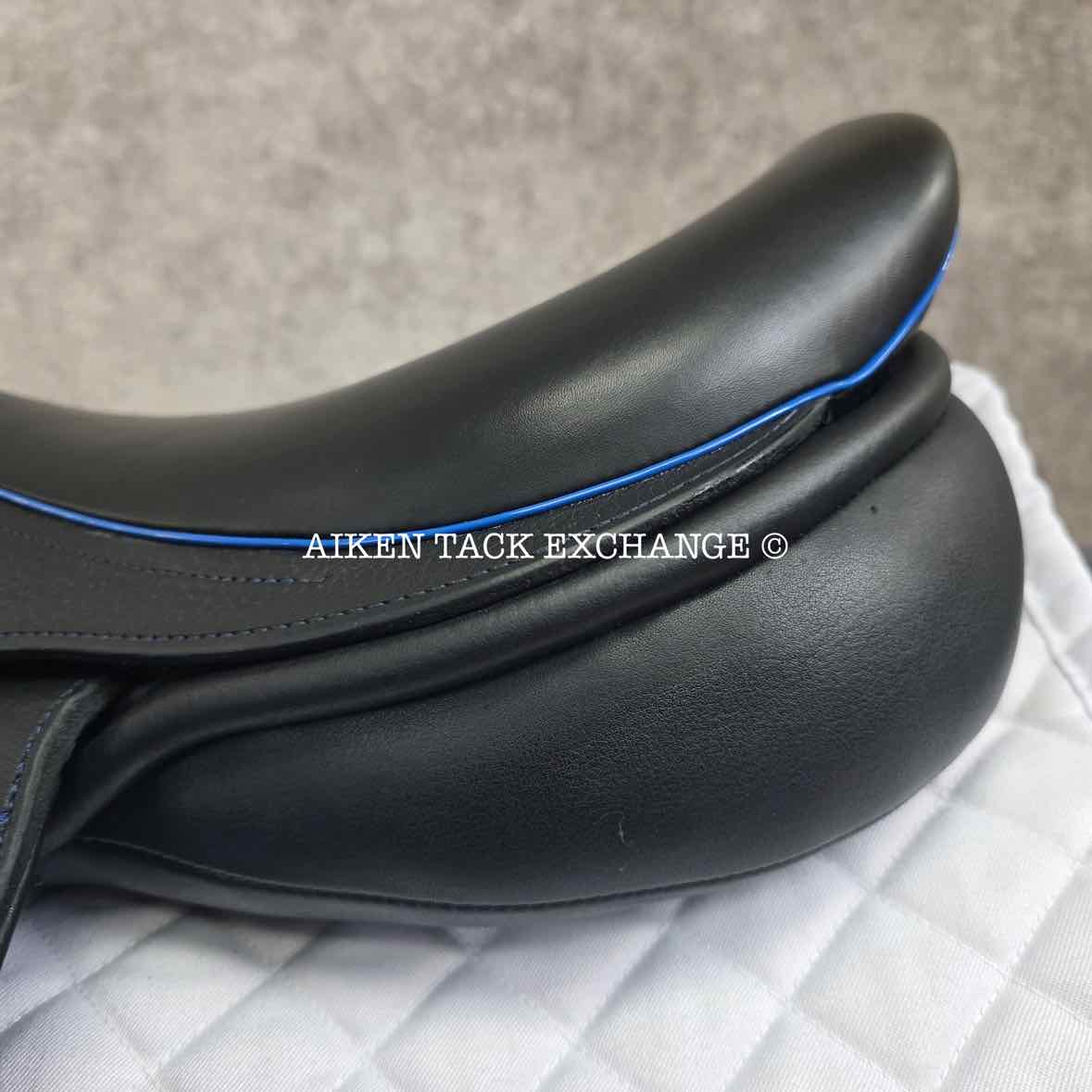 **SOLD** Adam Ellis Jump Saddle, 17" Seat, Medium Wide Tree, Wool Flocked Panels