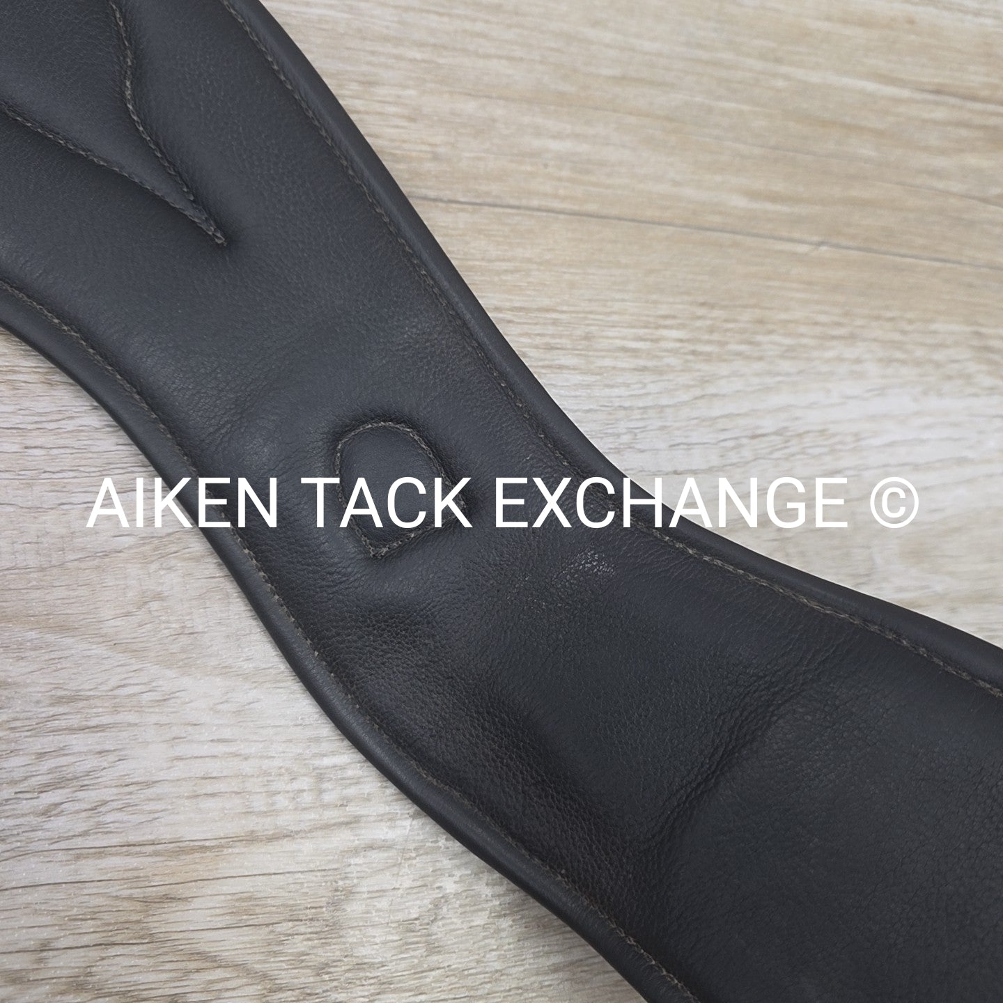 County Logic Shoulder Relief Dressage Girth, Black, 26"