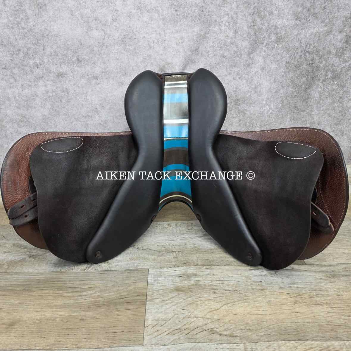 2022 Voltaire Welli Close Contact Jump Saddle, 15.5" Seat, 0A Flap, M/MW Tree, Foam FIN Panels