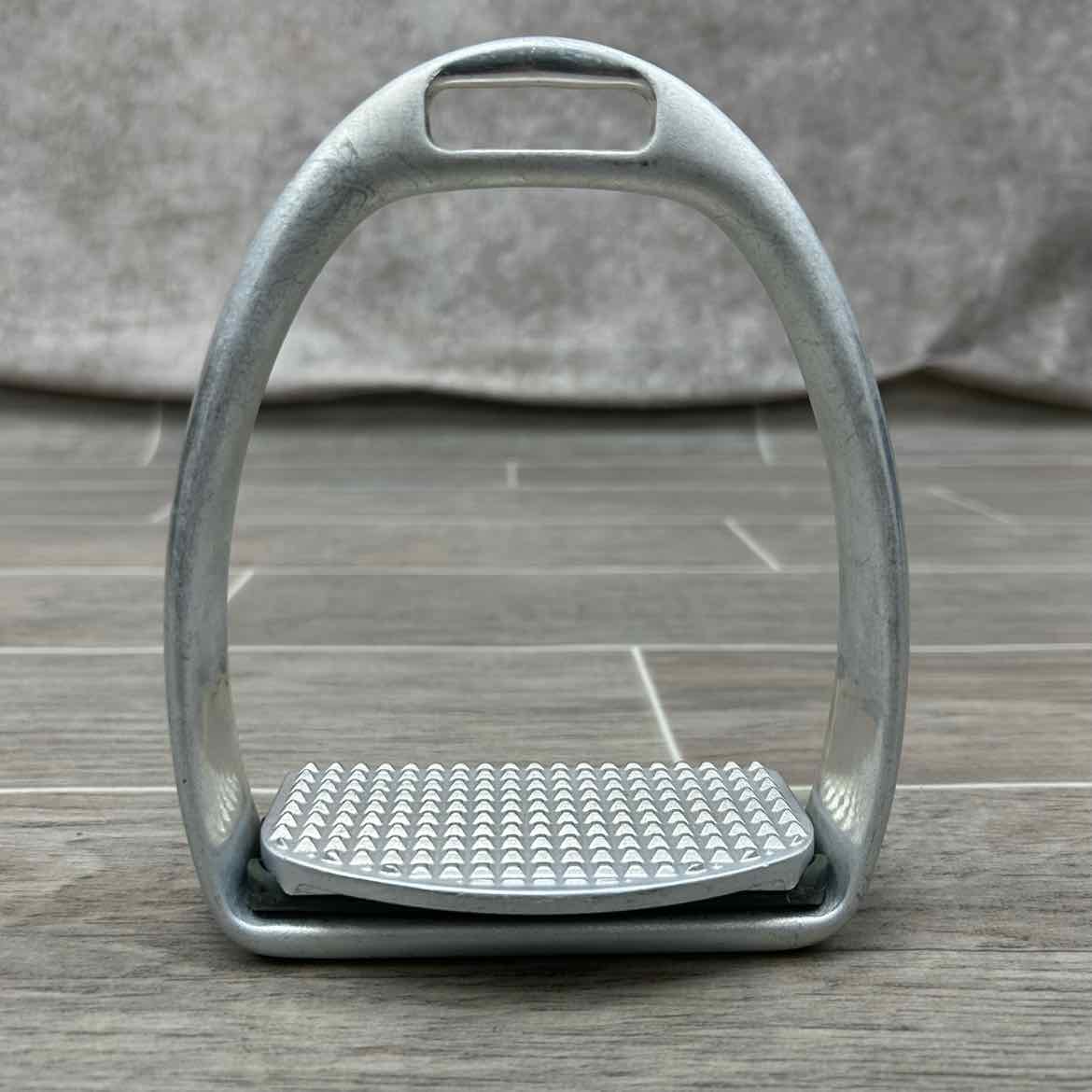 Antares Aluminium Wide Track Stirrup Irons 4.5"