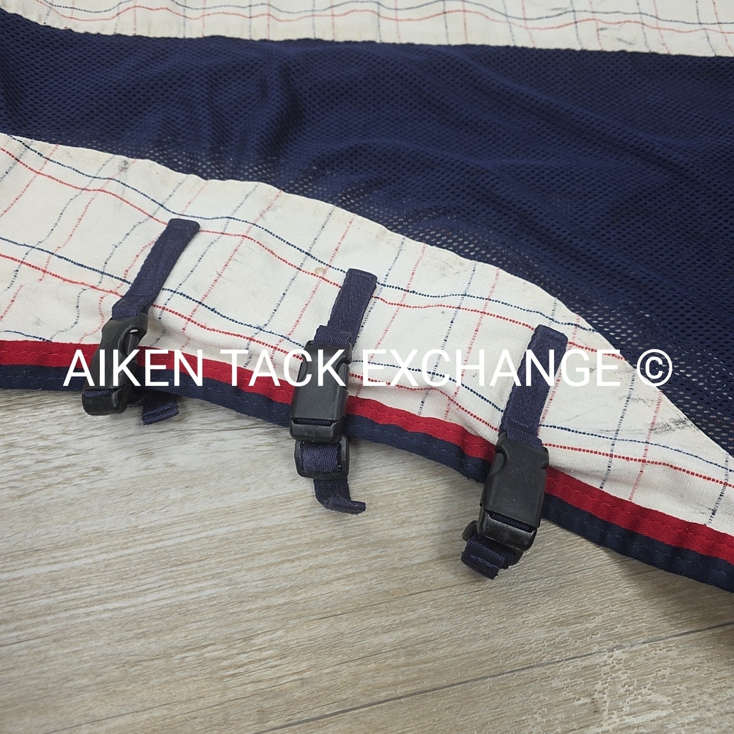 Weatherbeeta Breeze with Surcingle Combo Neck, 75" (has blemishes)