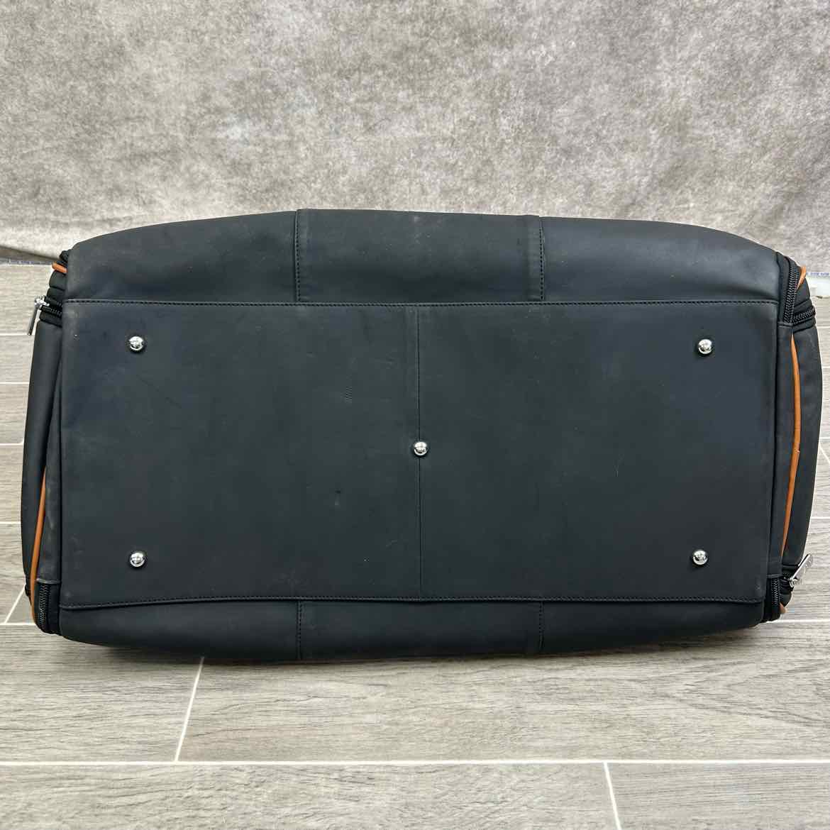 Penelope Show Travel Bag, Comes wih Dust Cover