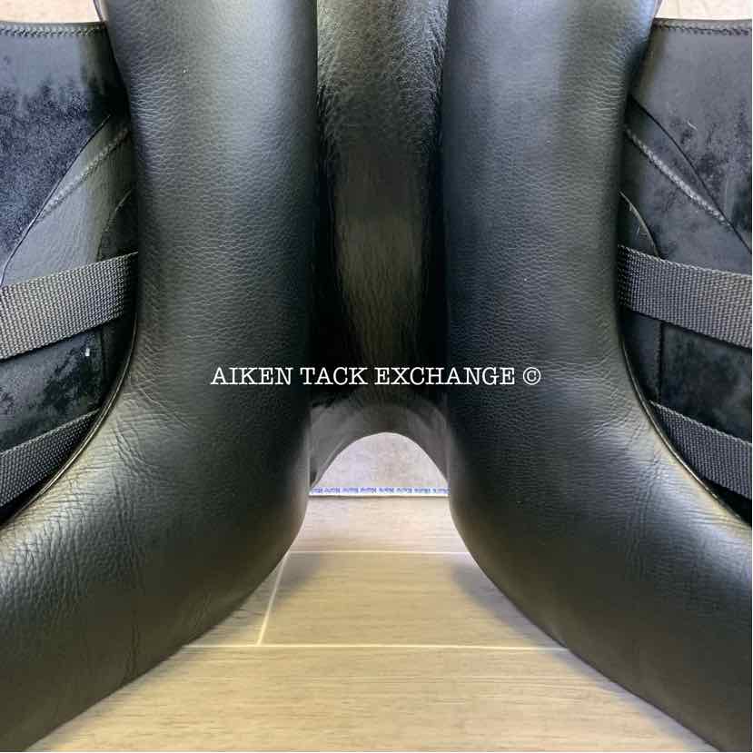 **SOLD** 2018 Stubben Centurion Monoflap Dressage Saddle, 17.5" Seat with Biomex, Short Flap, 27 cm Tree - Narrow, Wool Flocked Panels