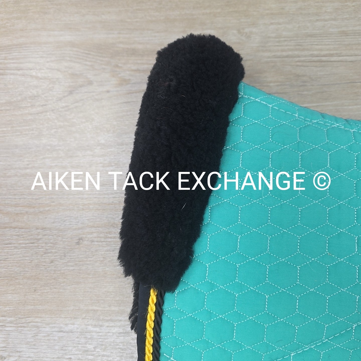 Mattes Dressage Trekking Saddle Pad with Sheepskin, Size Medium