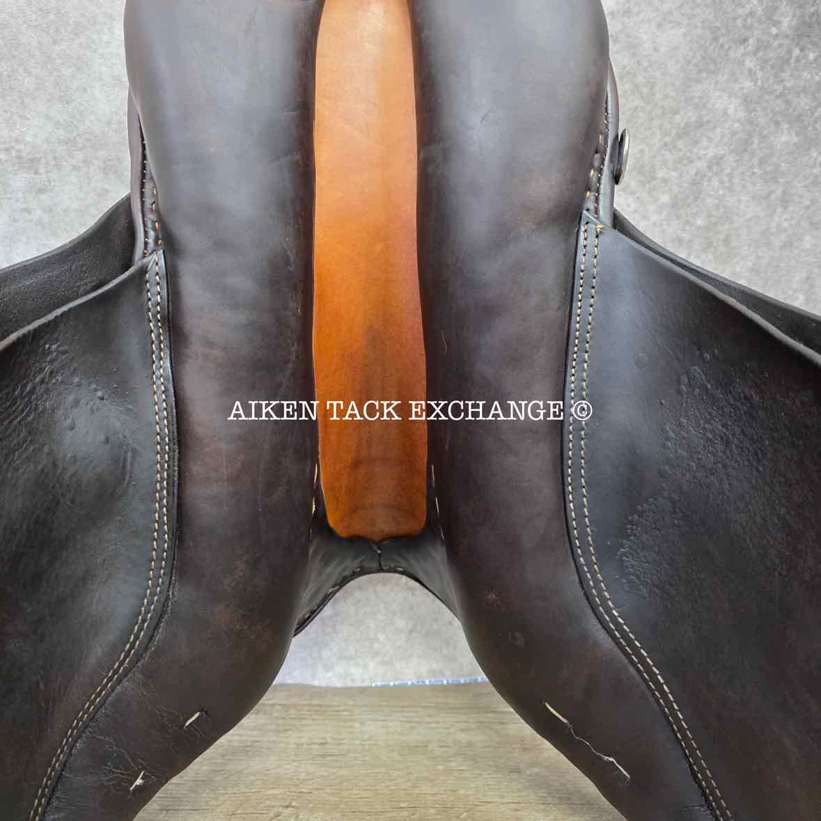 Stubben Siegfried II Saddle, 17" Seat, 31cm Tree - MW/W, Wool Flocked Panels