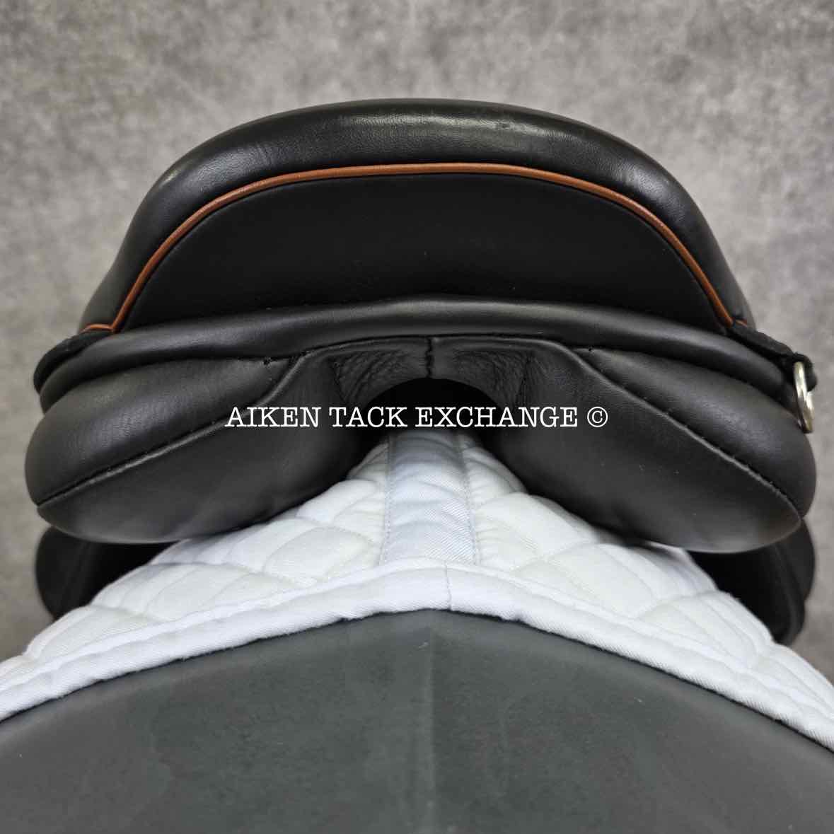 2022 Black Country Vinici Solare Monoflap Jump Saddle, 17" Seat, Wide Tree, Wool Flocked Panels