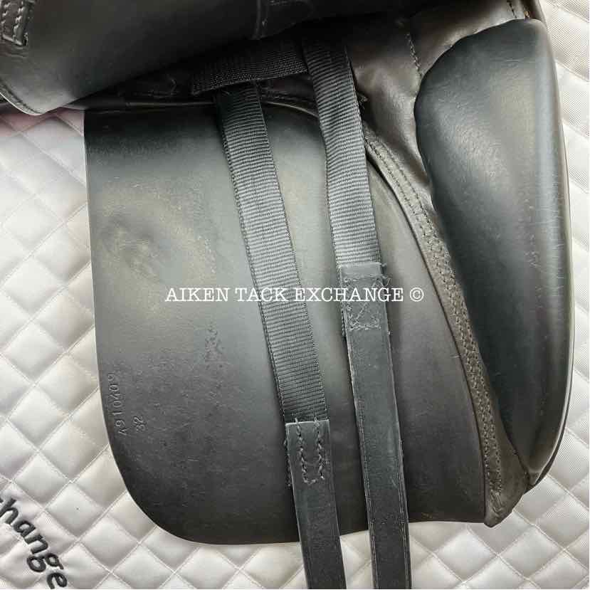 **SOLD** 2005 Stubben Maestoso Deluxe Dressage Saddle, 18" Seat, 32cm Tree - W/XW, Wool Flocked Panels