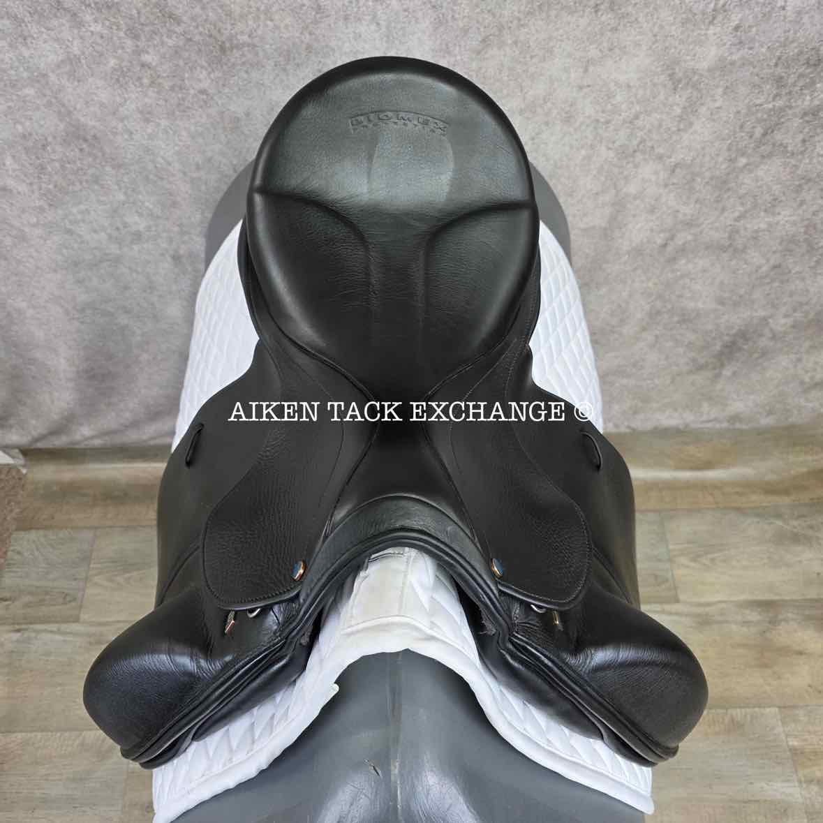 2012 Stubben Genesis CL Deluxe Dressage Saddle, 17.5" Seat w/ Biomex, 28cm Tree - Medium, Wool Flocked Panels