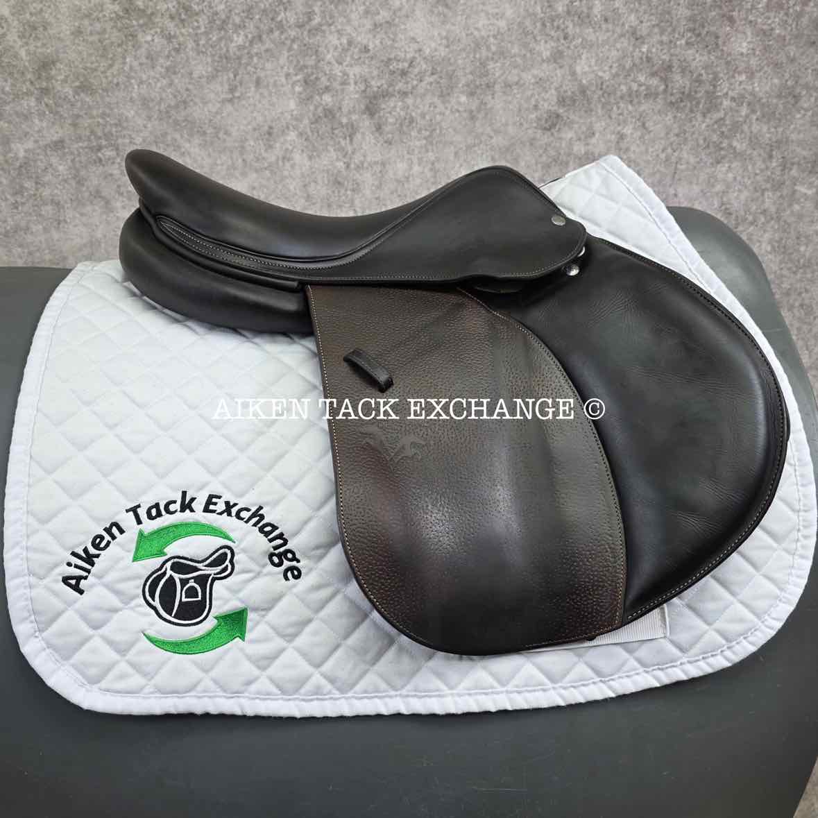 2022 Voltaire Palm Beach Close Contact Jump Saddle, 16.5" Seat, 2AA Flap, Medium Wide Tree, PRO Panels