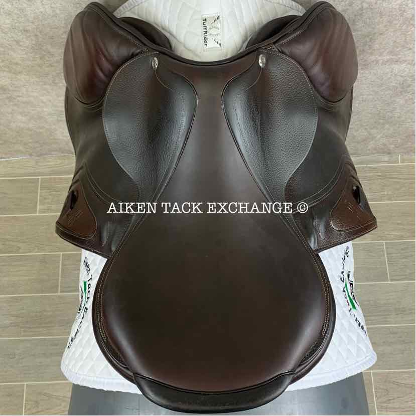 **SOLD** 2017 CWD SE30 2GS Close Contact Jump Saddle, 18" Seat - S3, 4L Flap, Dynamik Flex Tree - Medium, Foam Panels