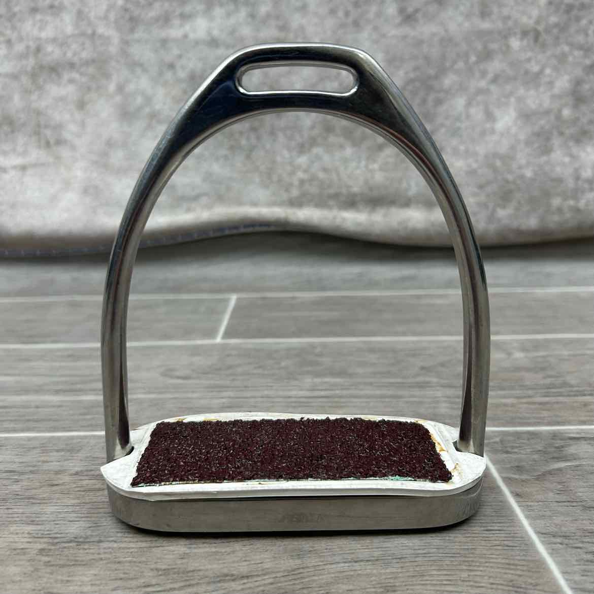 Metalab Fillis Stirrup Irons with Sure Grip Stirrup Pads 4.5"
