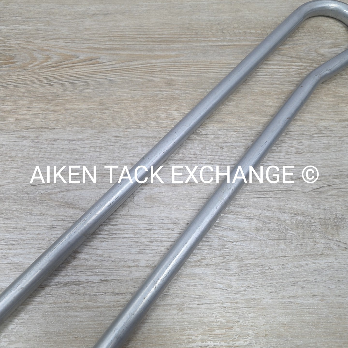 Swinging Metal Blanket Bar Rack with Wall Mounting Bracket