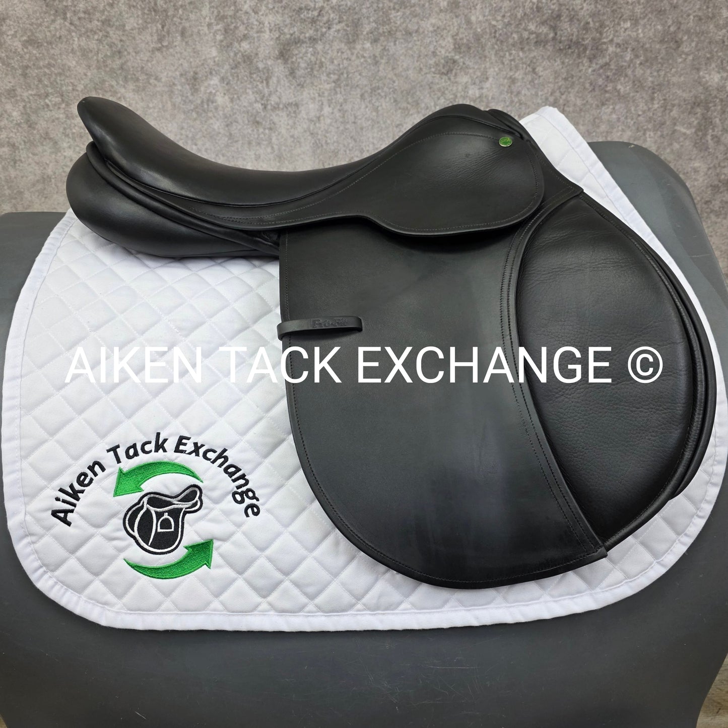 **SOLD** 2007 County Pro-Fit Close Contact Jump Saddle, 17.5" Seat, Medium Tree, Wool Flocked Panels