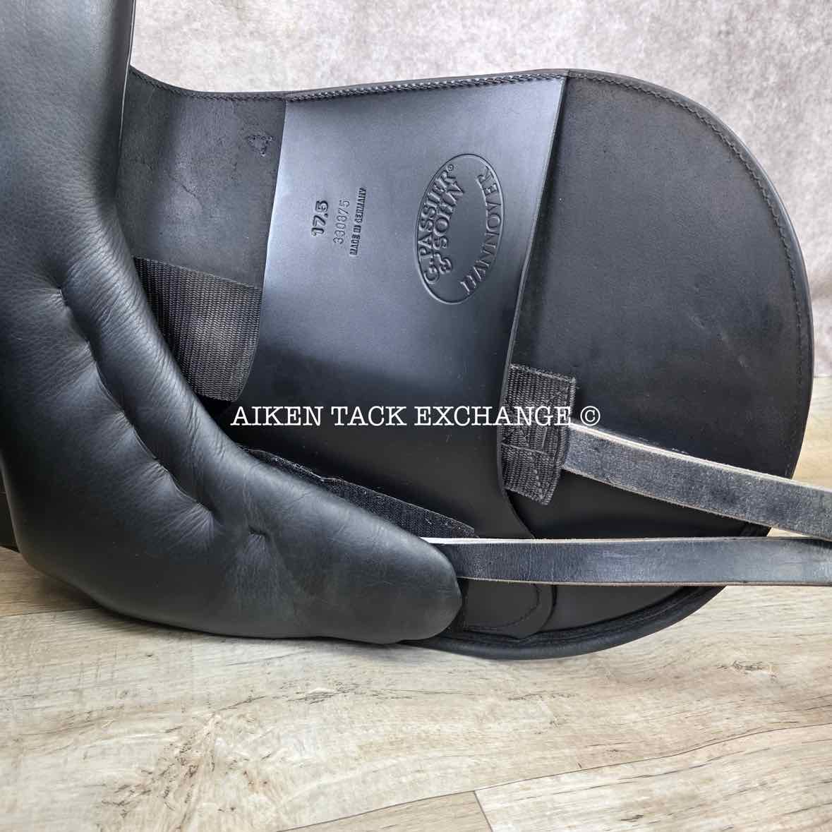 **SOLD** 2023 Passier Evo-D Monoflap Dressage Saddle, 17.5" Seat, Medium Wide Tree, Wool Flocked Panels