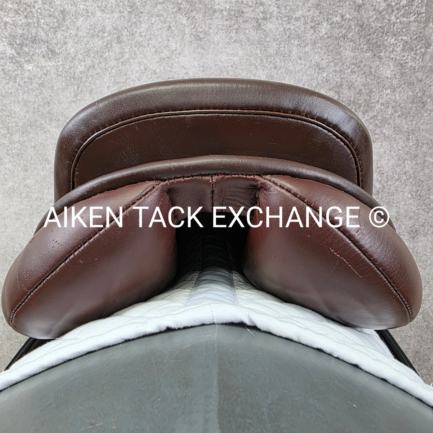**SOLD** 2010 Duett Presto Close Contact Jump Saddle, 17" Seat, XX-Wide Hoop Tree, Wool Flocked Panels