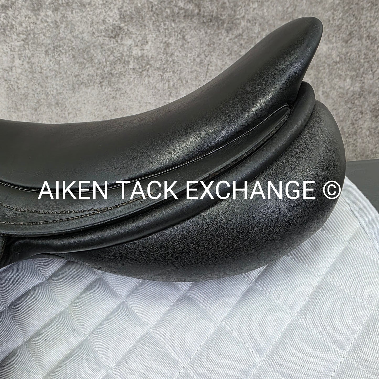 **SOLD** 2007 County Pro-Fit Close Contact Jump Saddle, 17.5" Seat, Medium Tree, Wool Flocked Panels