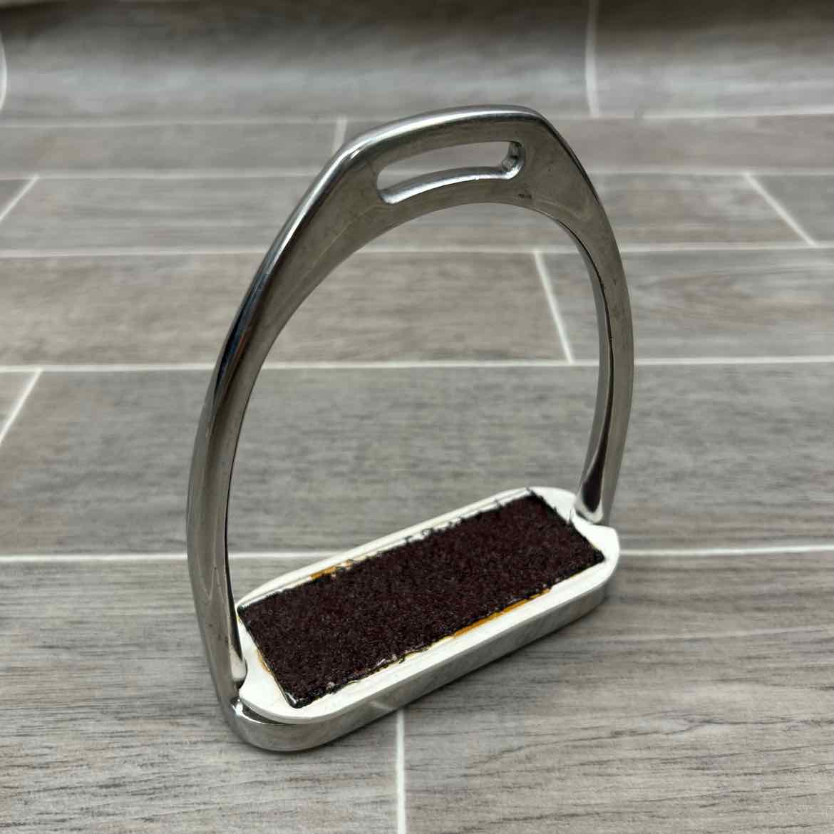 Fillis Stirrup Irons with Sure Grip Stirrup Pads, 4.75"
