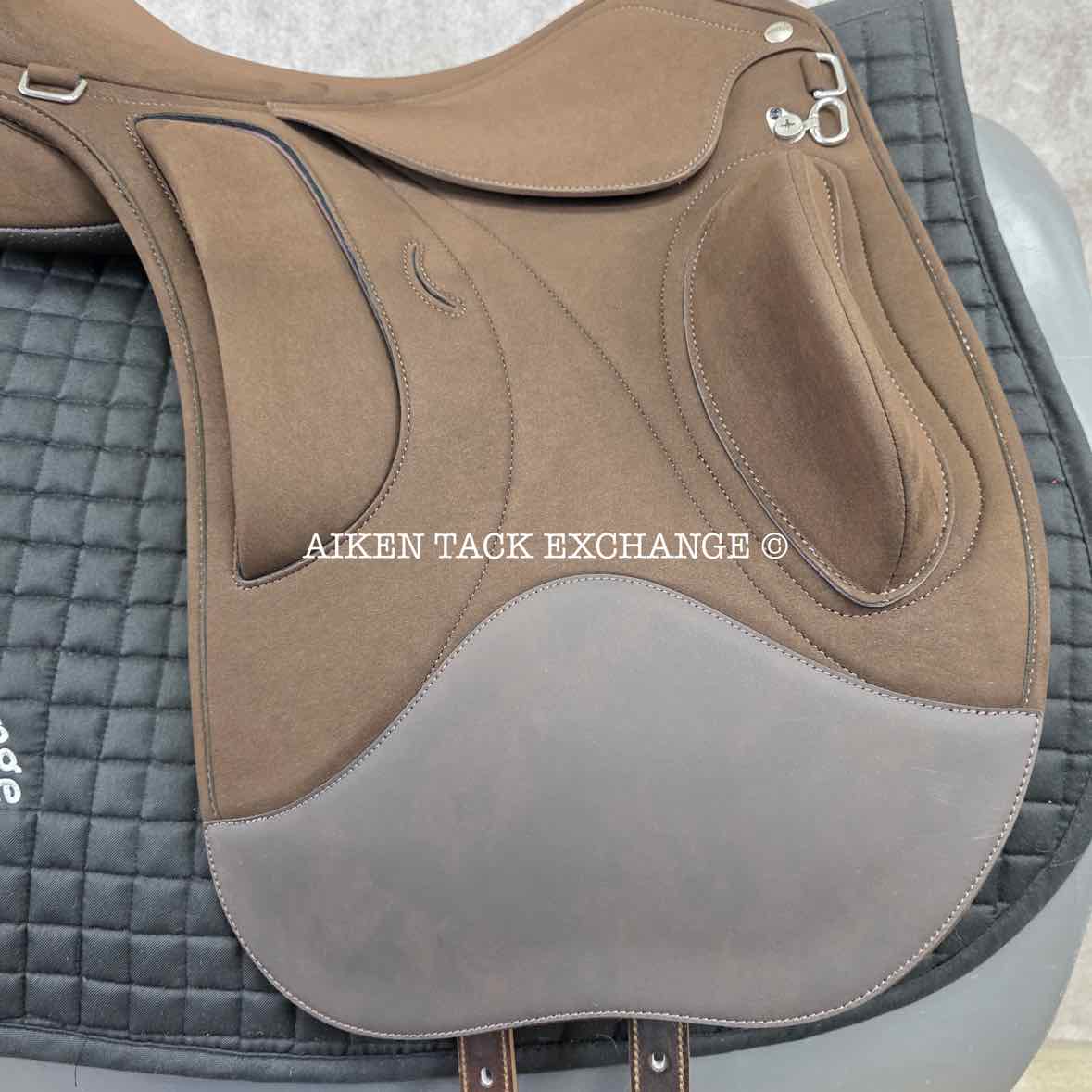 2024 Wintec Pro Endurance Saddle with HART, 18" Seat, Adjustable Tree - Changeable Gullet, CAIR Panels