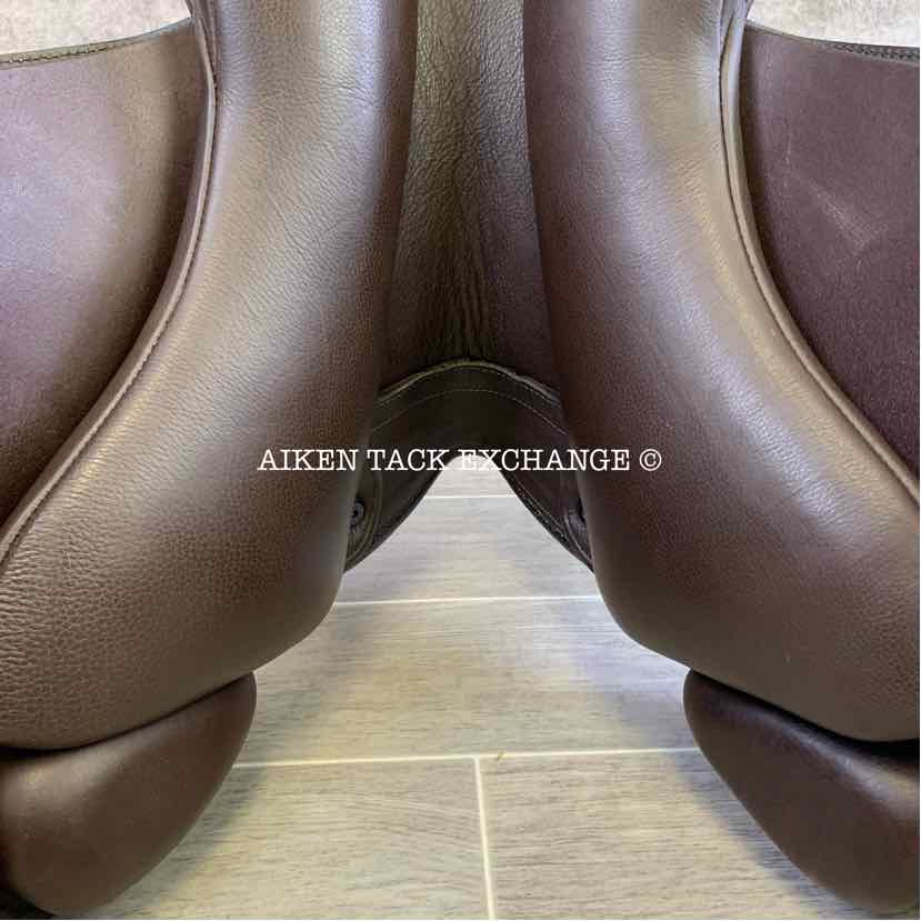 **SOLD** 2022 Fairfax World Class Dual Flap Jump Saddle, 17.5" Seat, Adjustable Tree - Changeable Gullet, Wool Flocked Panels