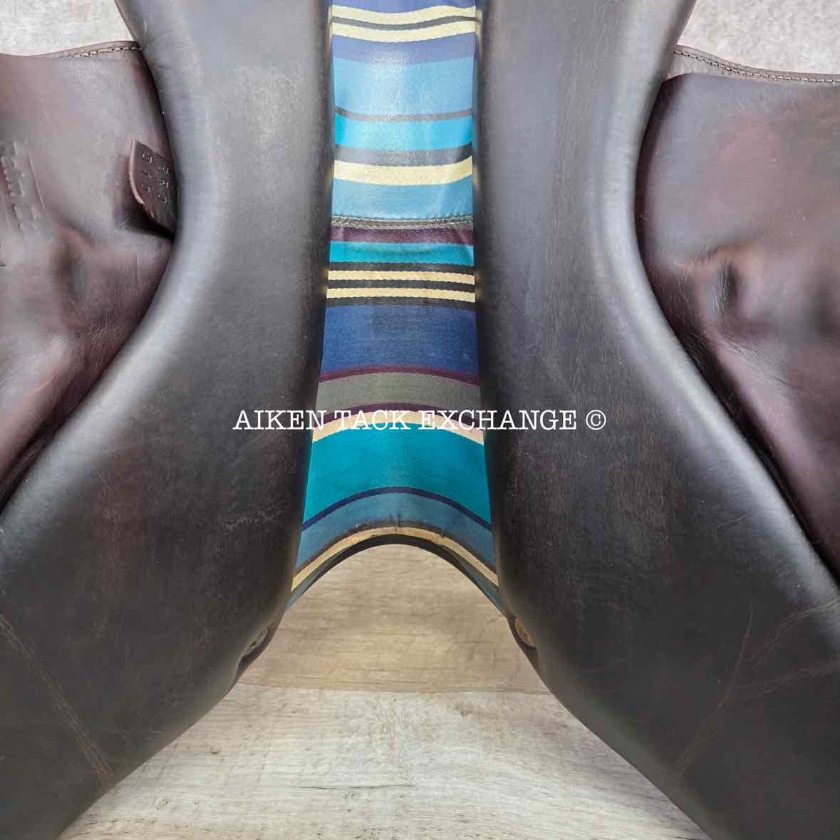 2011 Voltaire Palm Beach Close Contact Jump Saddle, 17.5" Seat, 2A Flap, Medium Wide Tree, PRO Panels, Full Buffalo Leather