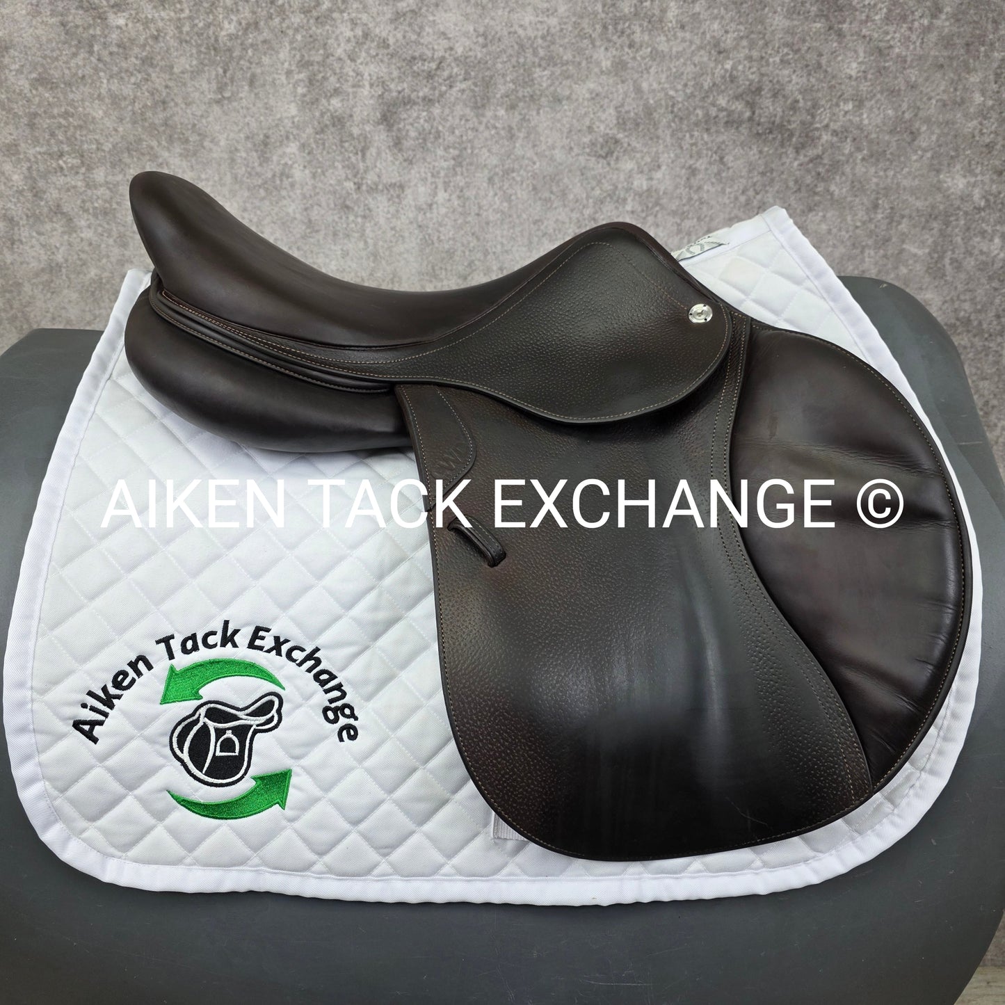 2019 CWD SE02 Close Contact Jump Saddle, 17.5" Seat, 3C Flap, Medium Tree, Foam Panels