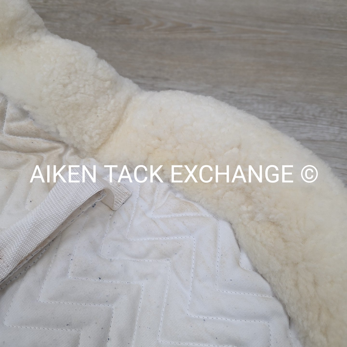 Fleeceworks Sheepskin Show Hunter Pad Partial Trim with Front Roll