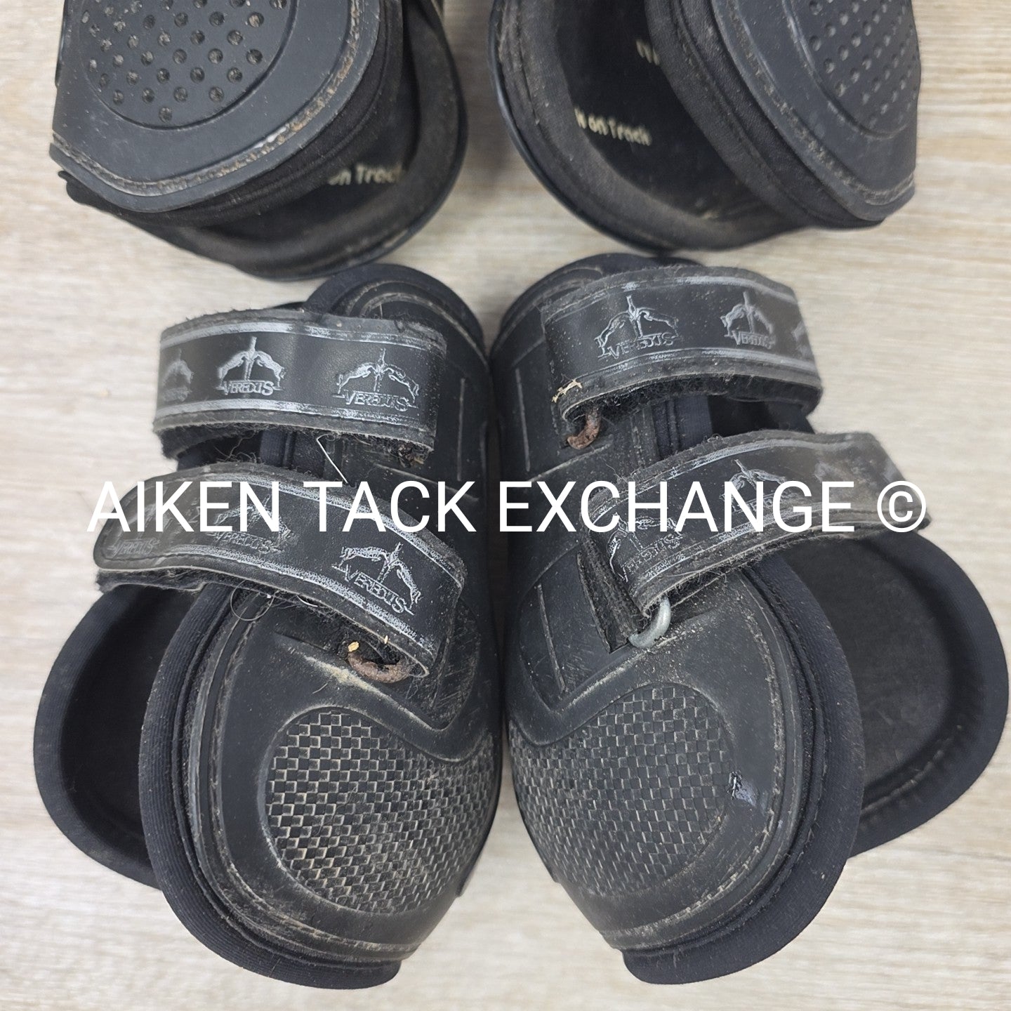 BARGAIN BUNDLE: Back on Track Front Boots, Cob & Veredus Pro Jump Hind Fetlock B