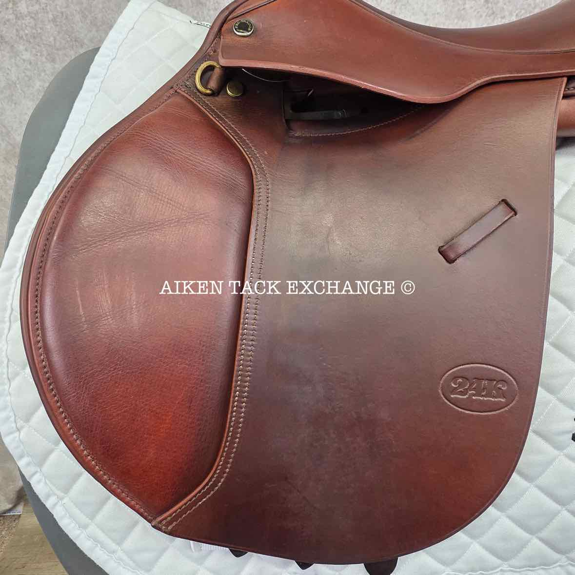 Thornhill Pro-Trainer 24K Platinum Series Close Contact Jump Saddle, 16.5" Seat, Medium Tree, Foam Panels