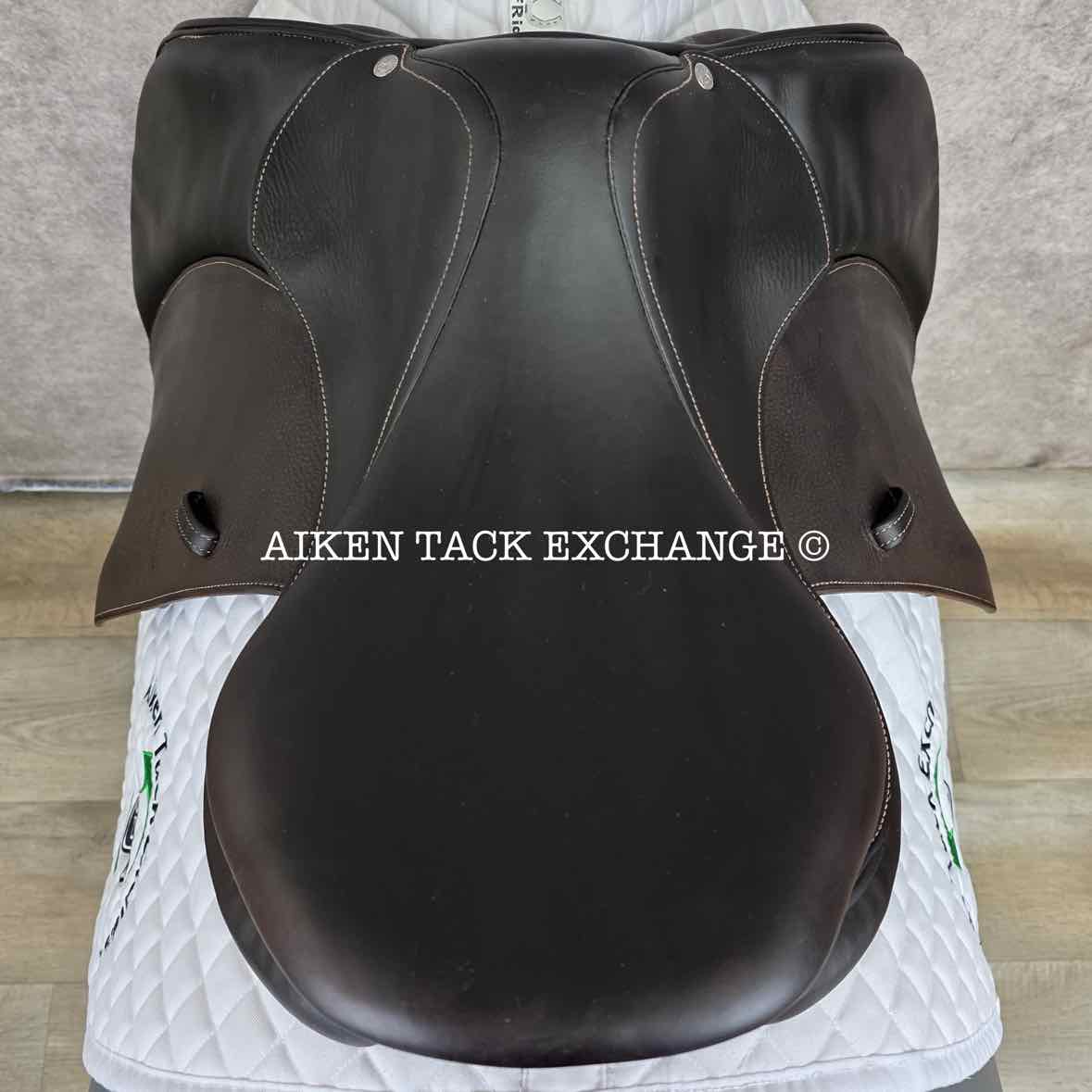 **SOLD** 2015 Voltaire Palm Beach Close Contact Jump Saddle, 17" Seat, 2A Flap, Medium Wide Tree, FIN Panels