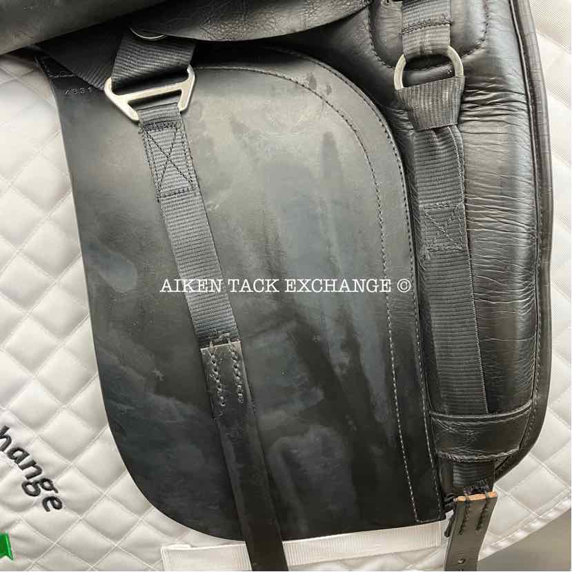 **SOLD** Kent & Masters MDS S-Series Standard Wither Surface Block Dressage Saddle, 18" Seat, Adjustable Tree - Changeable Gullet, Wool Flocked Panels
