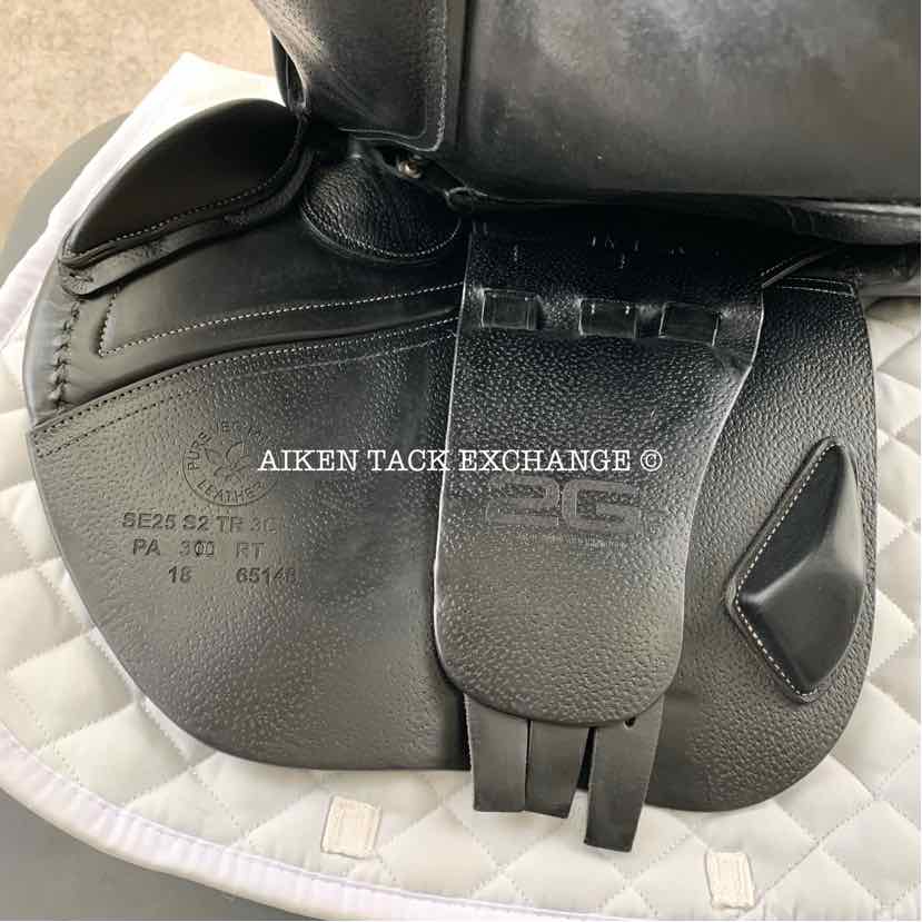2018 CWD SE25 2GS Close Contact Jump Saddle, 17.5" Seat - S2, 3C Flap, Dynamik Flex Tree - Medium, Foam Panels