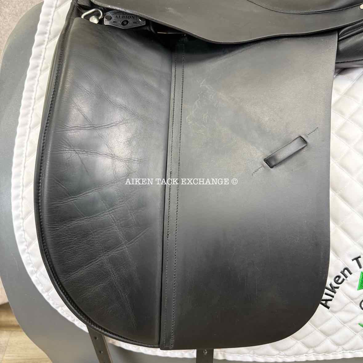 Albion Platinum Genesis Dressage Saddle, 18" Seat, Medium Tree, Wool Flocked Panels