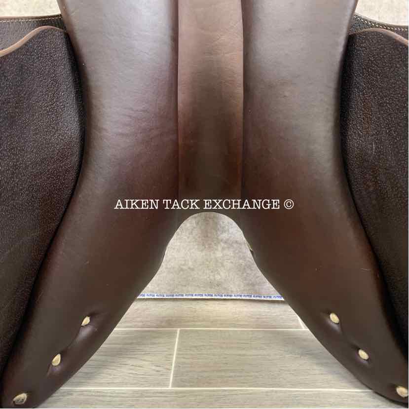 **SOLD** 2021 Antares Signature Skylla Close Contact Jump Saddle, 17.5" Seat, 3A Flap, Medium Tree, Foam Pro Panels