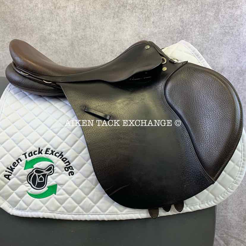 **SOLD** Ainsley Chester Jump Saddle, 17" Seat, Forward Flap, Medium Wide/Wide Tree, Wool Flocked Panels